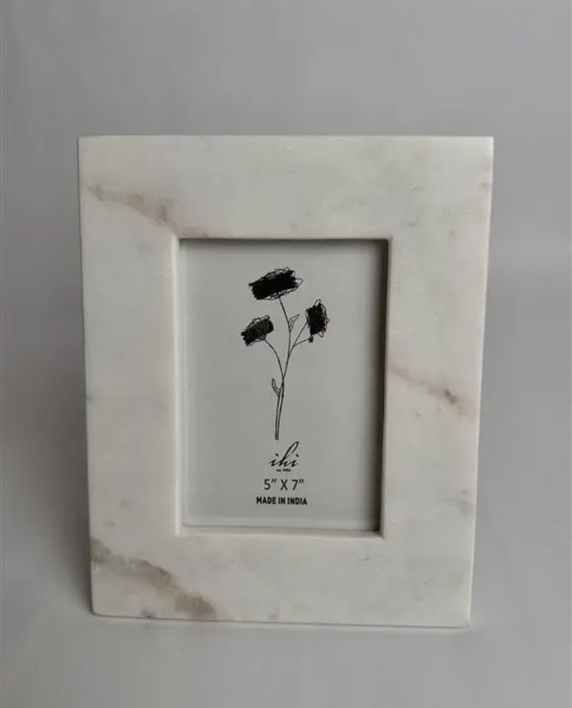 White marbled frame